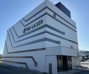 （株）QDレーザ本社 〒244-0816神奈川県横浜市戸塚区上倉田町206-1