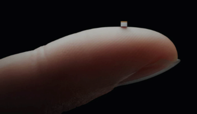 写真2:Scale Photonics(株)が商品化した高出力チップスケールレーザー。SCALE photonics株式会社ホームページから引用